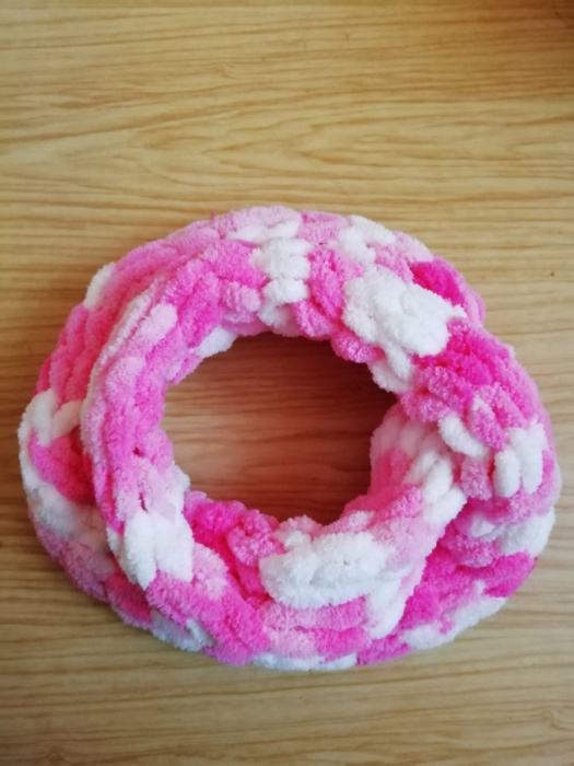 Měkký pletený nákrčník puffy - bílá a růžové