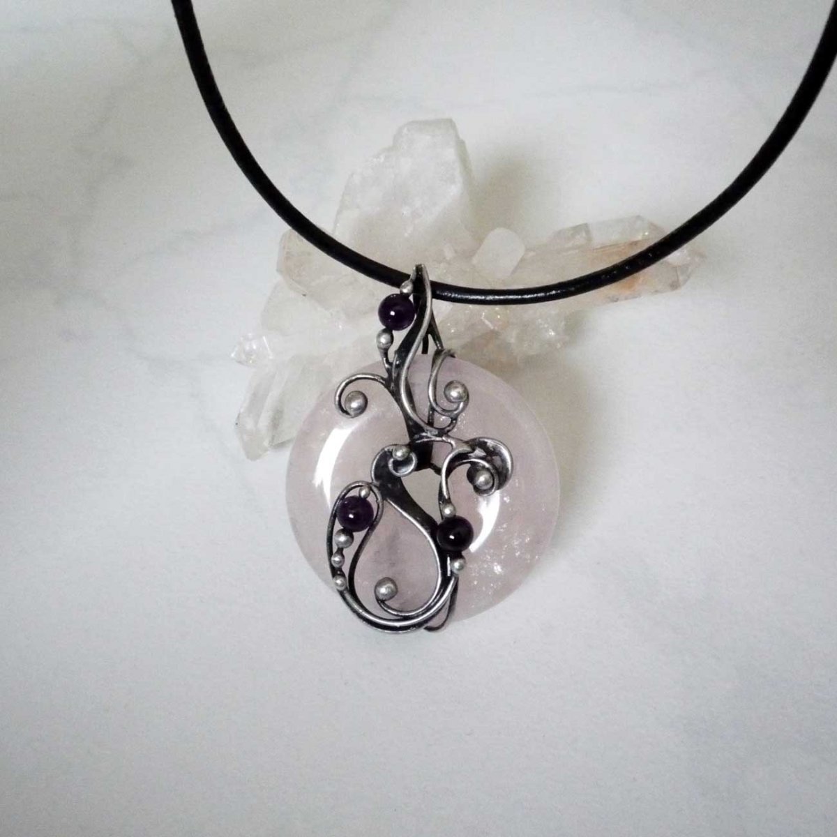 Zdobený donut - růženín