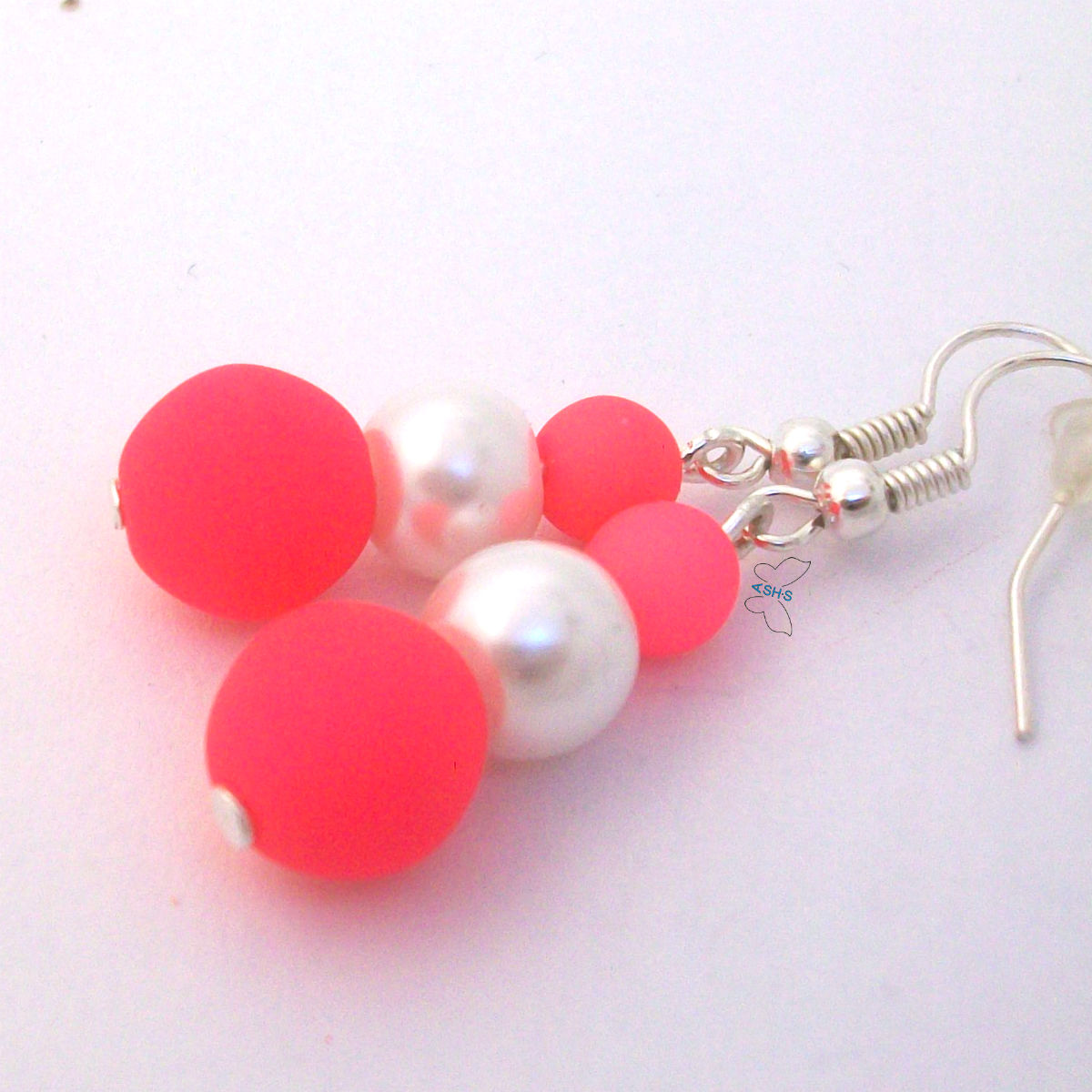 Neonky růžovobílé