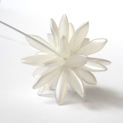 Bílý matný ježek-náhrdelník