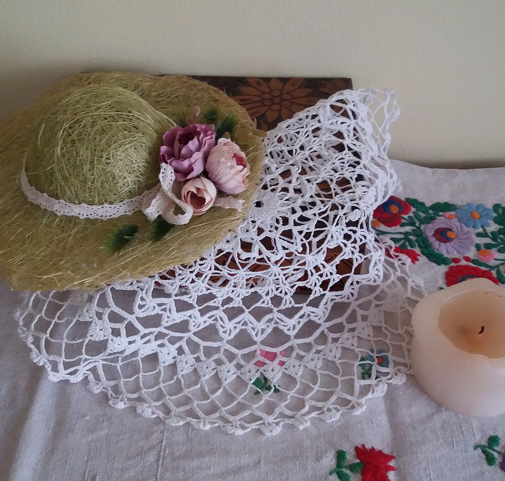 Z truhličky:háčkovaná dečka kulatá 31