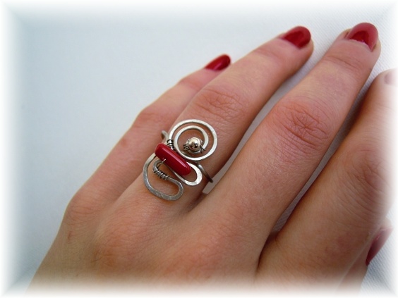 Prstýnek s korálem