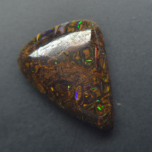 Australský boulder opál 6.66 cts
