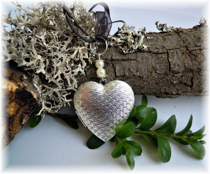 Medailonek s perličkami