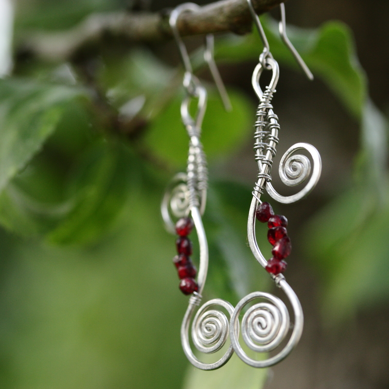 Náušnice Granátová elfka