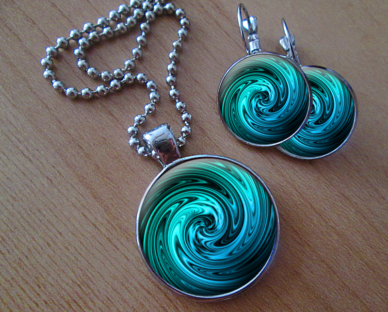 Sada náušniček a přívěsku 