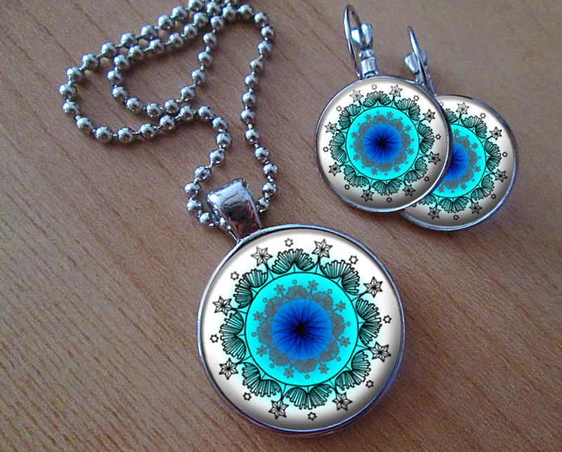 Sada náušniček a přívěsku 