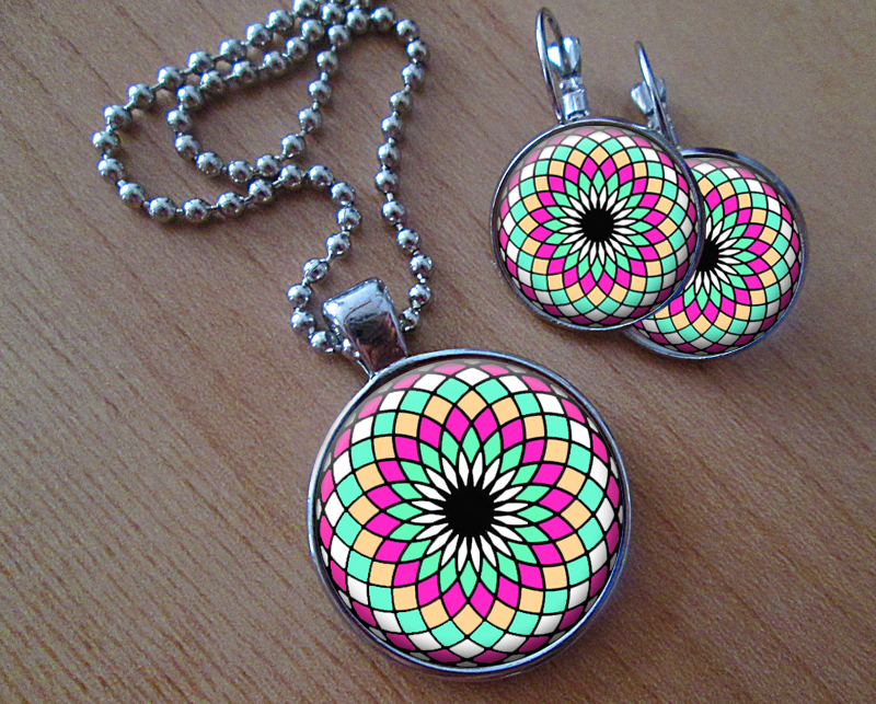 Sada náušniček a přívěsku 