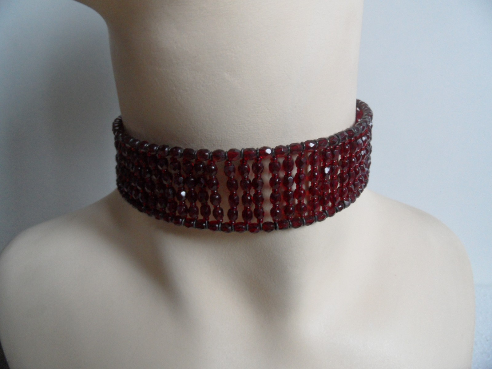 Náhrdelník - obojek z perliček vínový