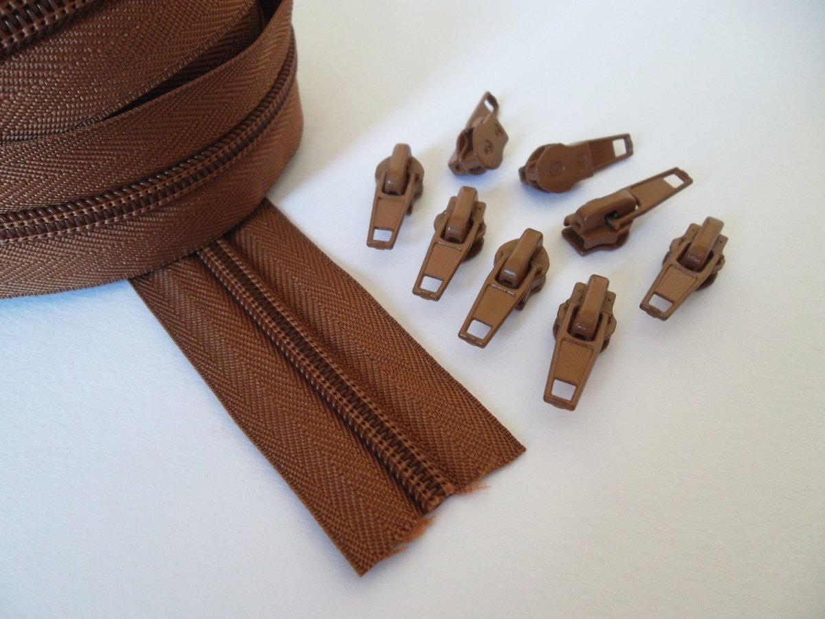 Výhodný balíček - 2m zipu (5mm)  + 8ks jezdců - barva hnědá (299)