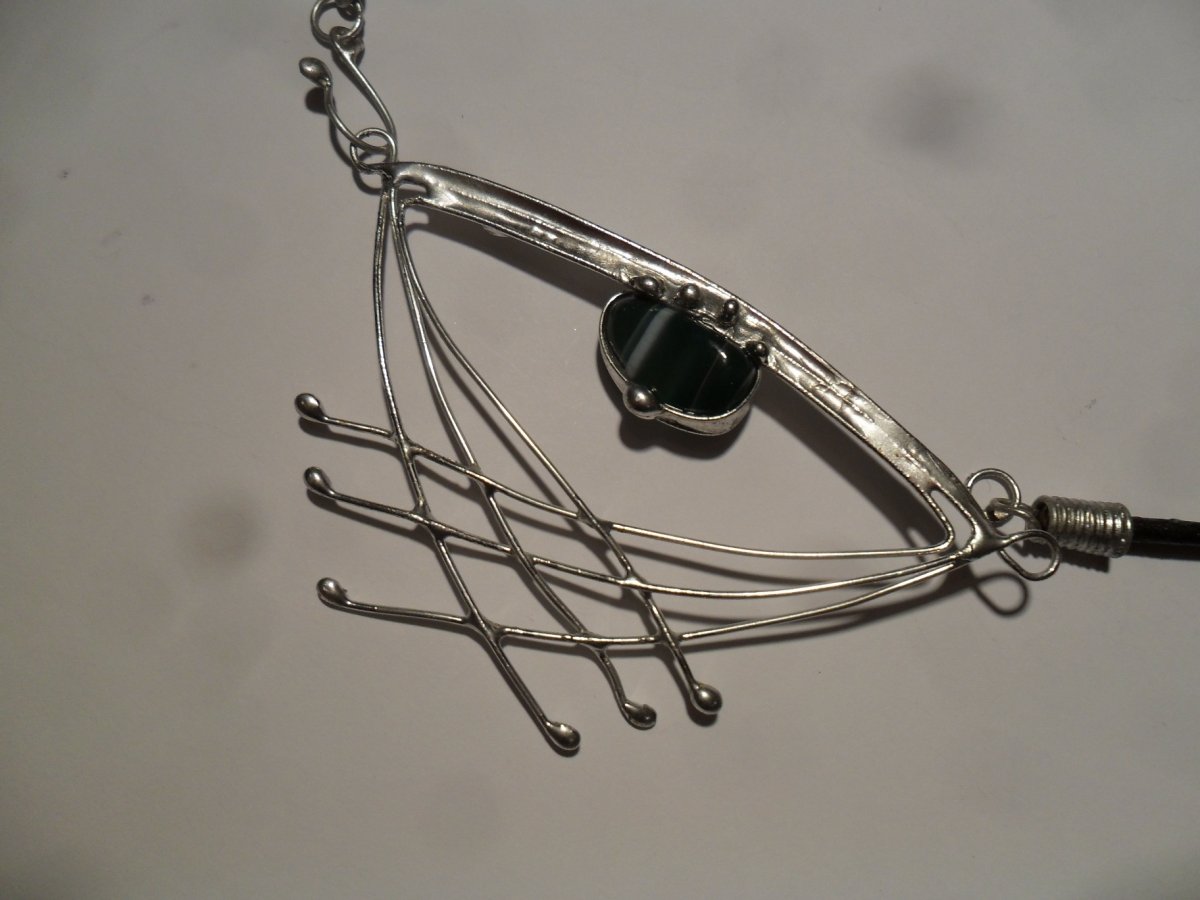 EYE náhrdelník achátový