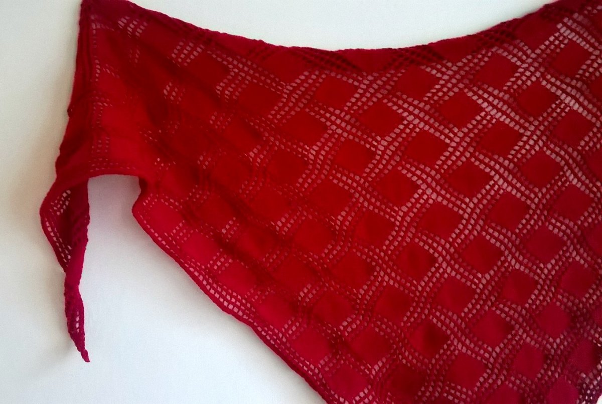 Červený krajkový šátek