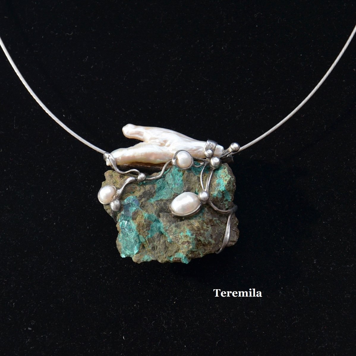 Kontrasty - shattuckit, perla