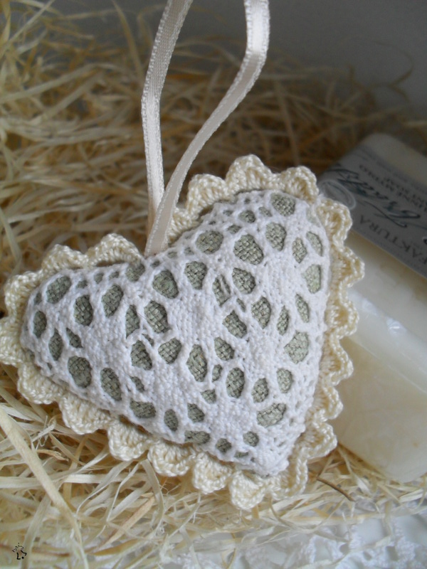 Vonička maličká s krajkou