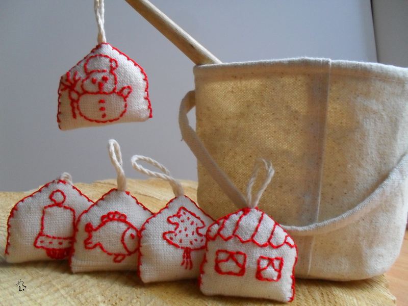 Vyšívané vánoční ozdoby
