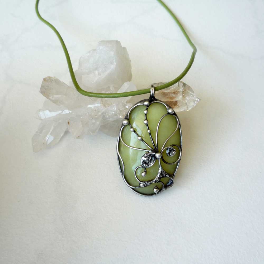 Medailonek lesní paní - serpentinit