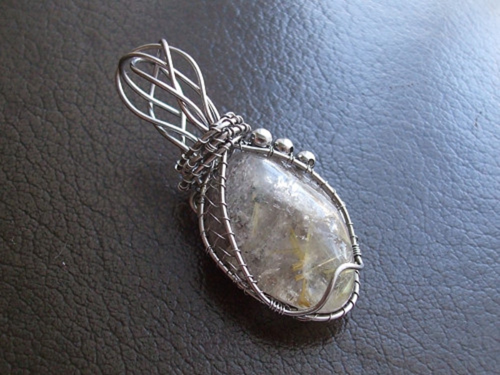 Přívěsek Sagenit oboustranný.