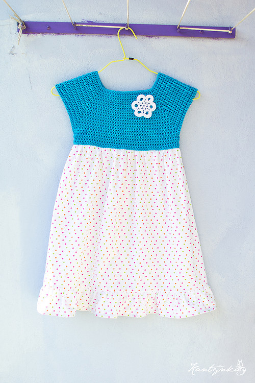 Dívčí šatičky puntíkaté