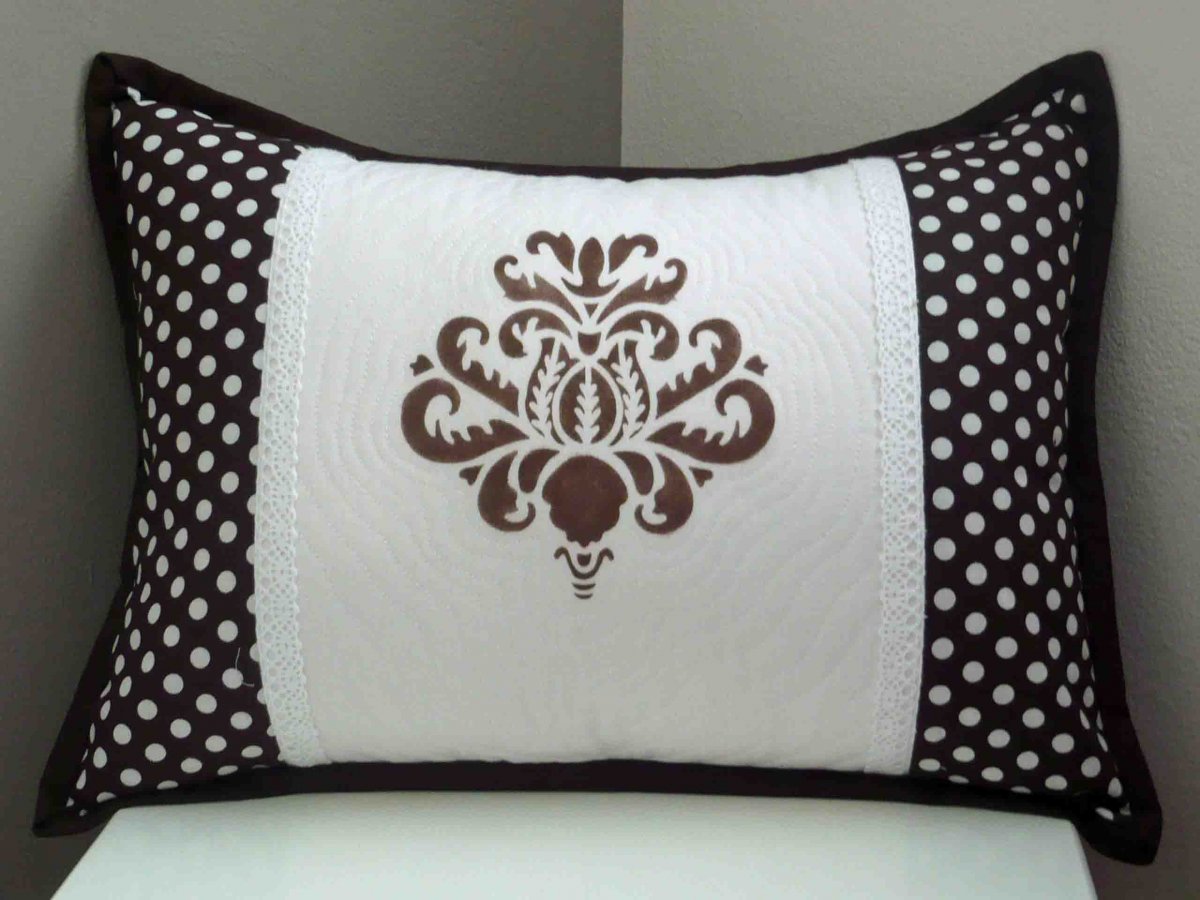 Polštář s ornamentem I.