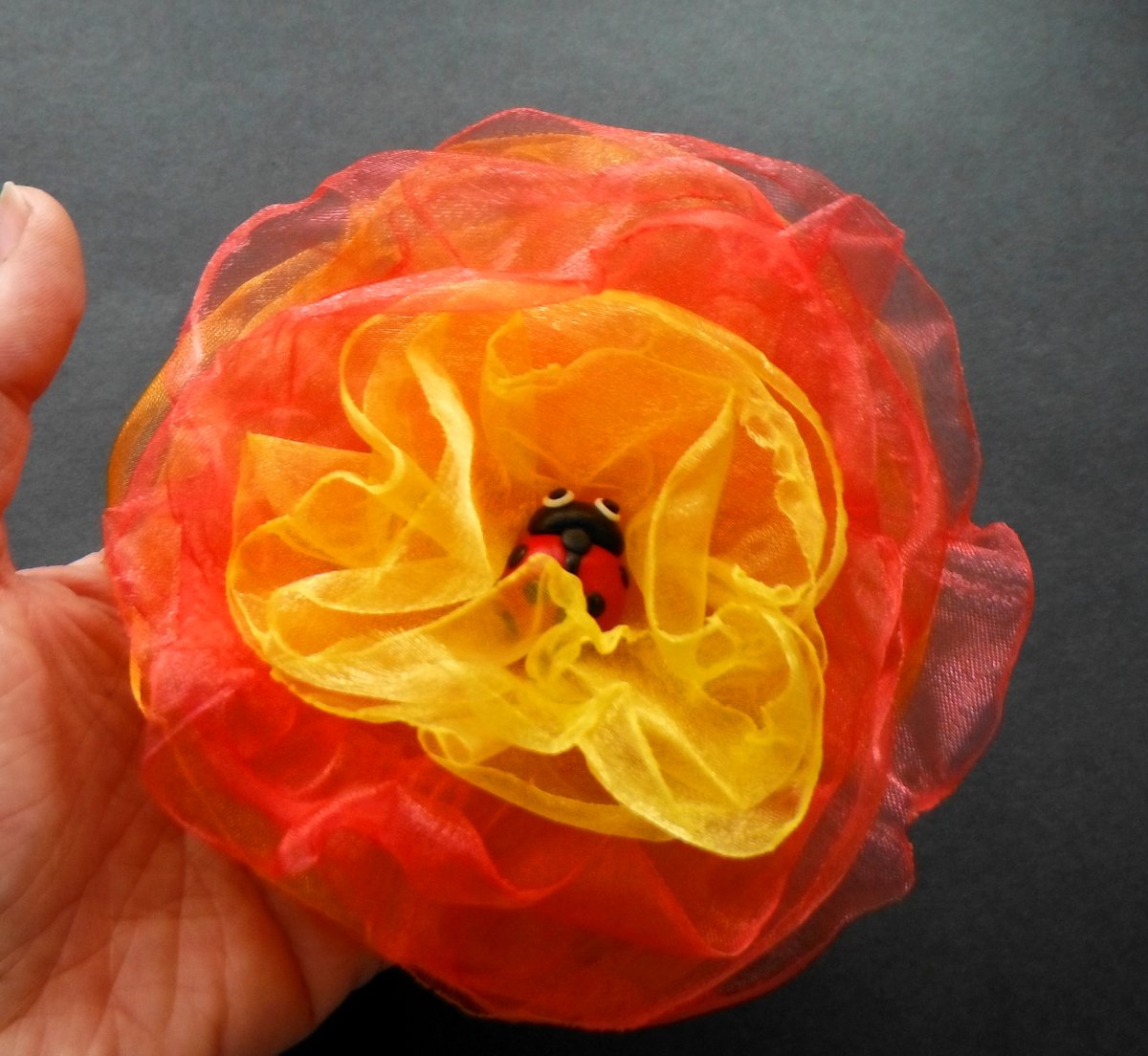 Nadýchaná beruščí brož