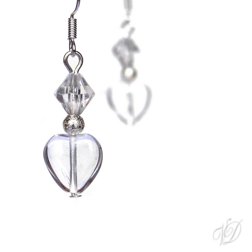 Náušnice - Srdíčka bílá čirá s v. biconem (0160)