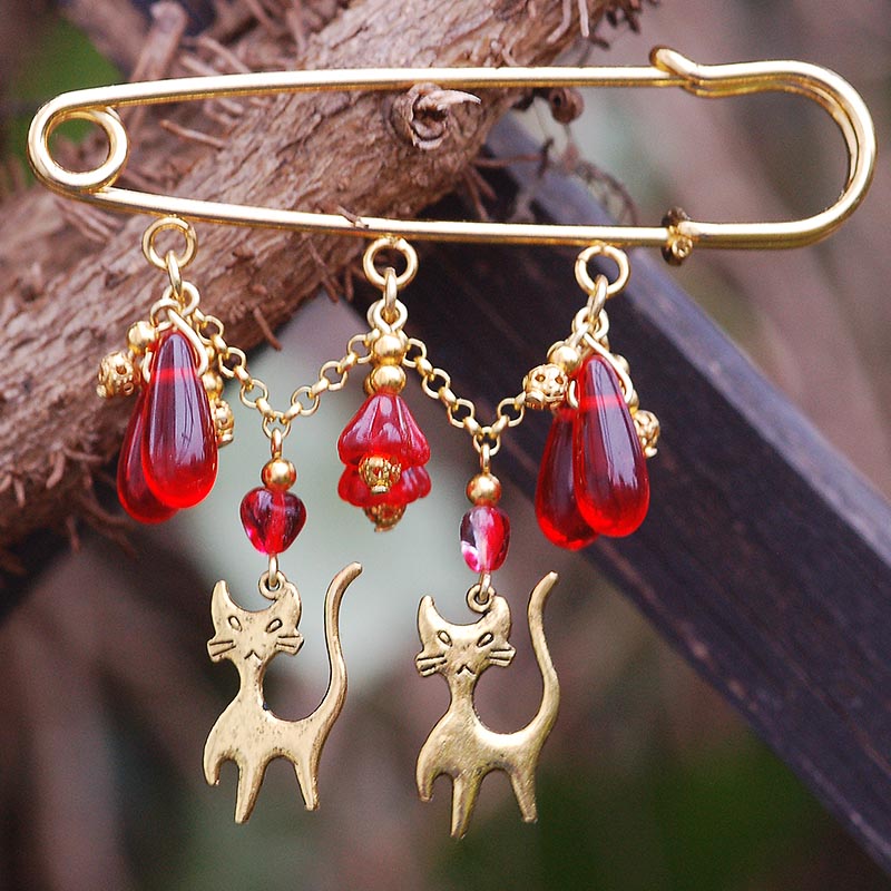 Brožový špendlík Plesové kočky