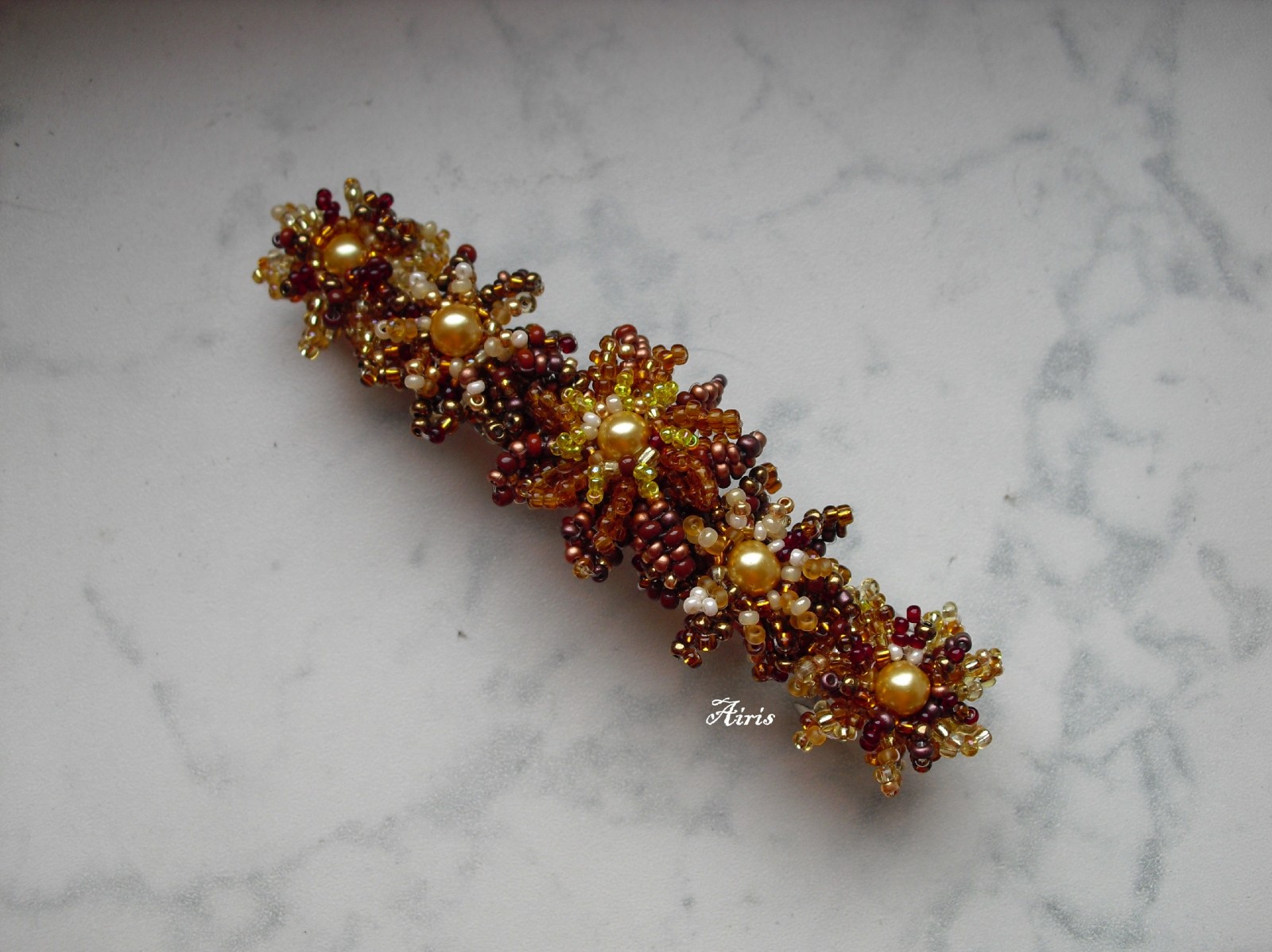 Spona rozkvetlá zlatohnědá