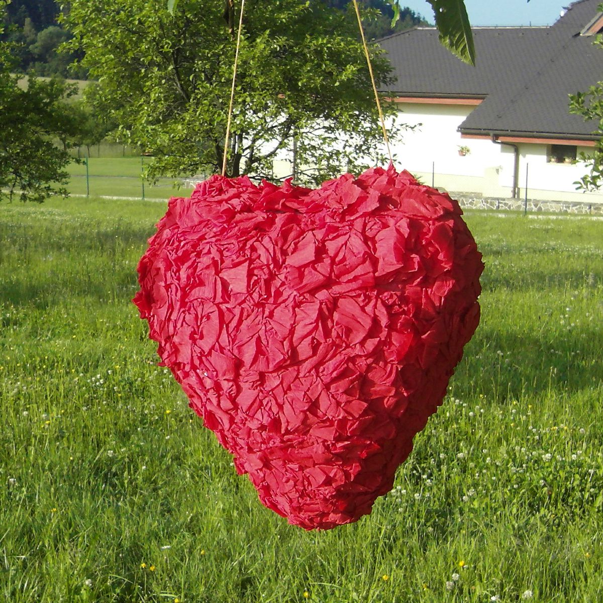 Piňata červené srdce