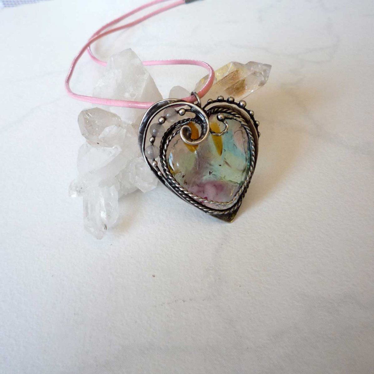 V barvách - růženín,sklo