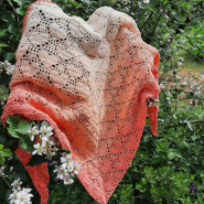 Háčkovaný šátek melounové srdce