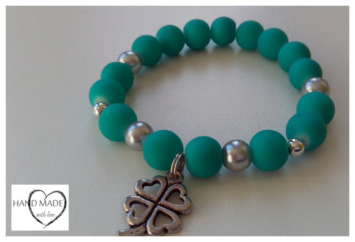 Náramek z azurových korálků 