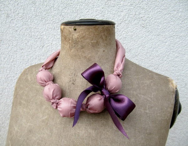 Korále STARORŮŽ s mašlí