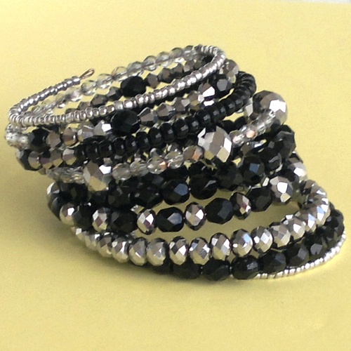 Stříbrno-černý náramek 