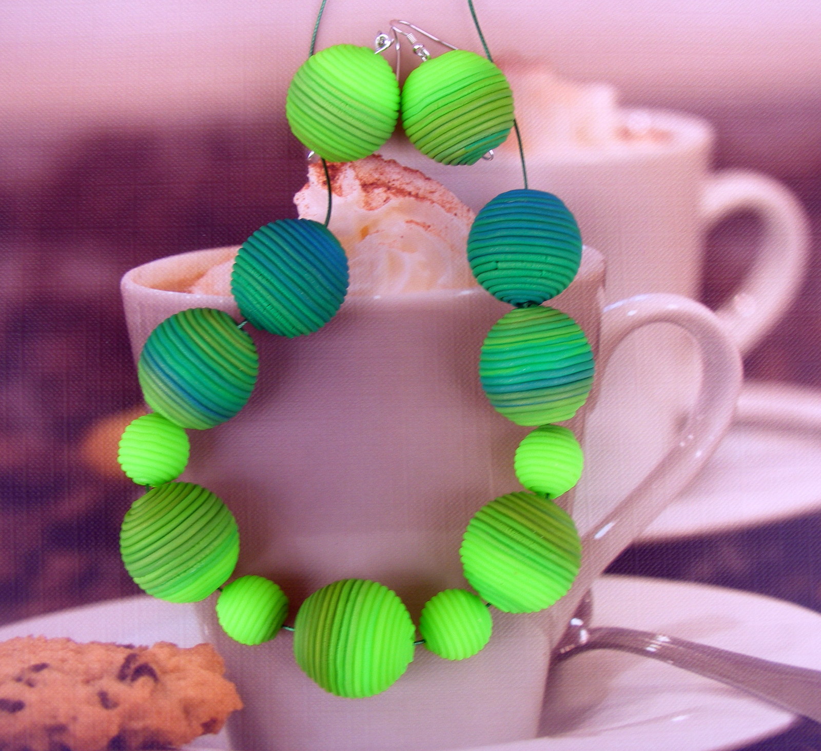 Fimo sada- zelená motaná....