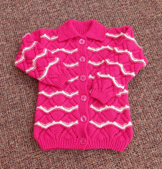 Pletený svetřík - tm.růžový, smetanové vlnky