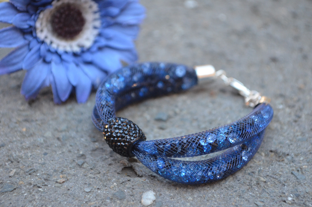 Dvojitý modrý náramek s korálkem