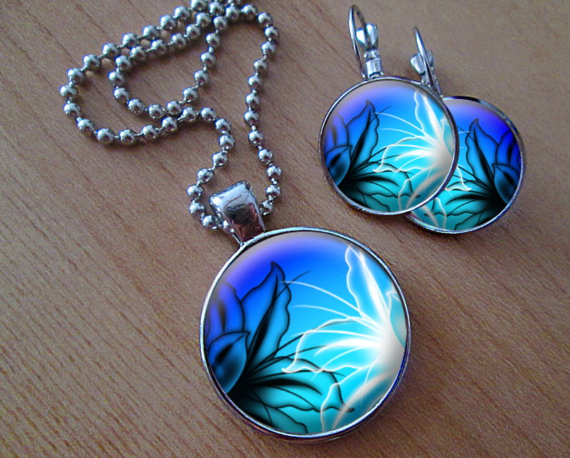 Sada náušniček a přívěsku 