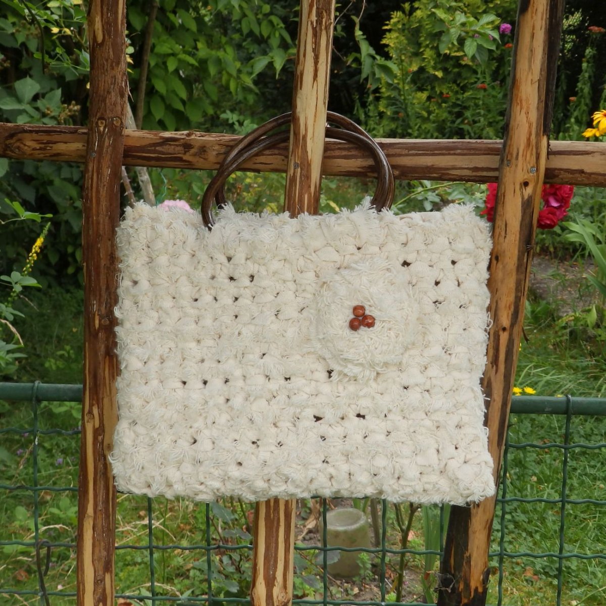 Neobvyklá háčkovaná kabelka + brož zdarma