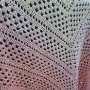 Háčkovaný šátek jahoda s vanilkou