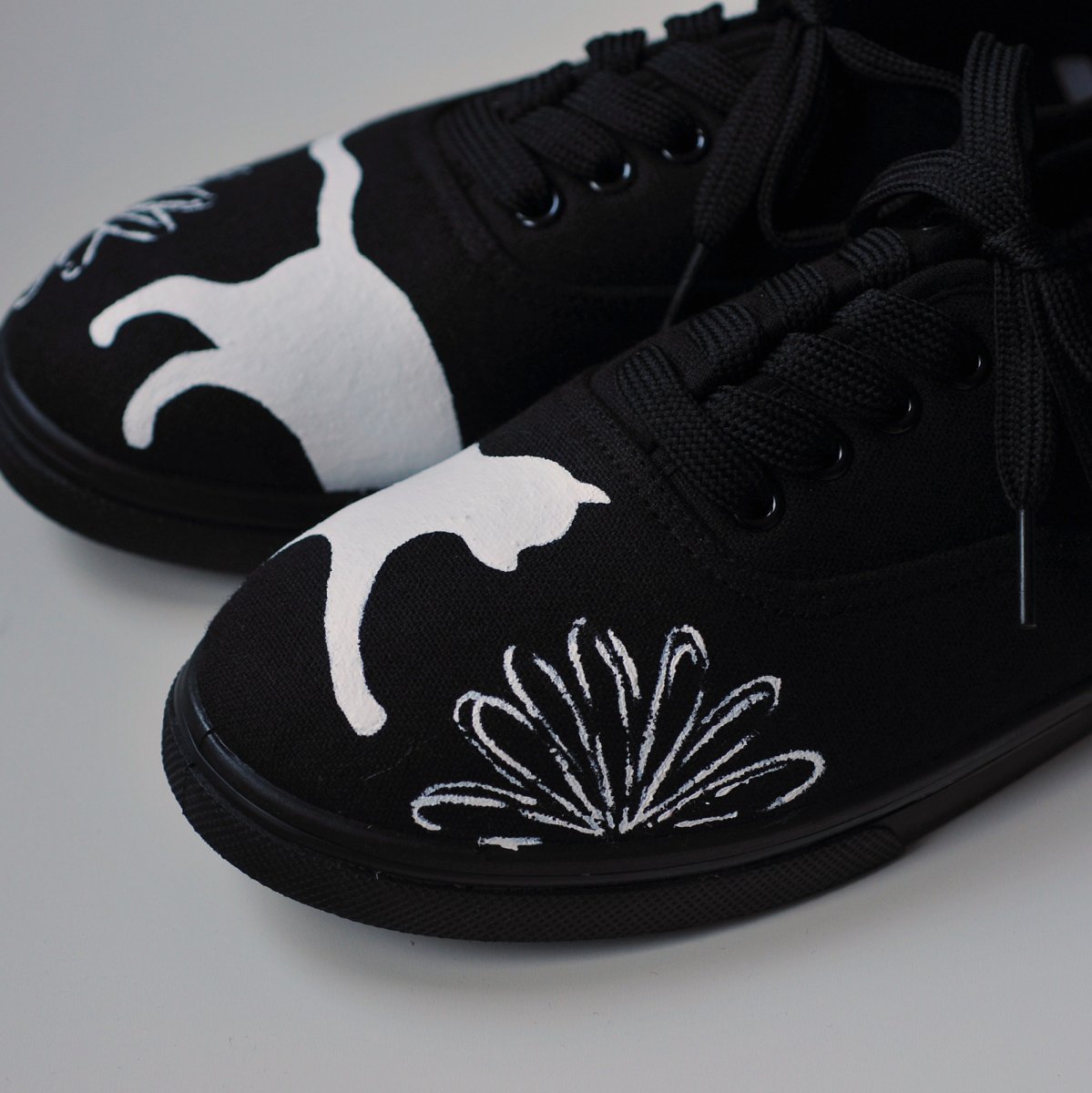 Tlapky klást potichu