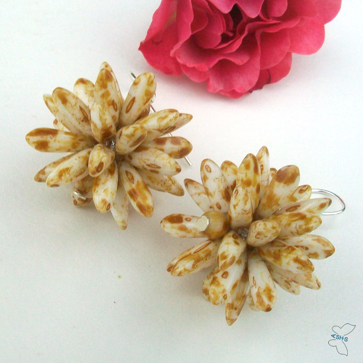 Ježura bílý s travertinem