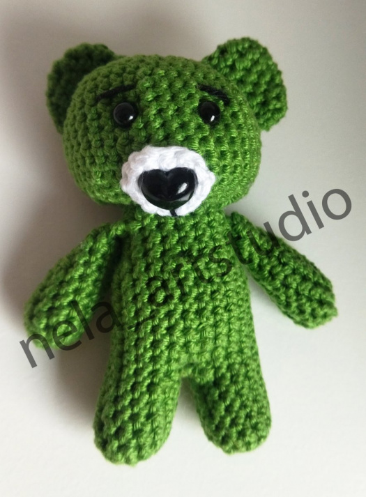 Háčkovaný medvídek trávově zelený