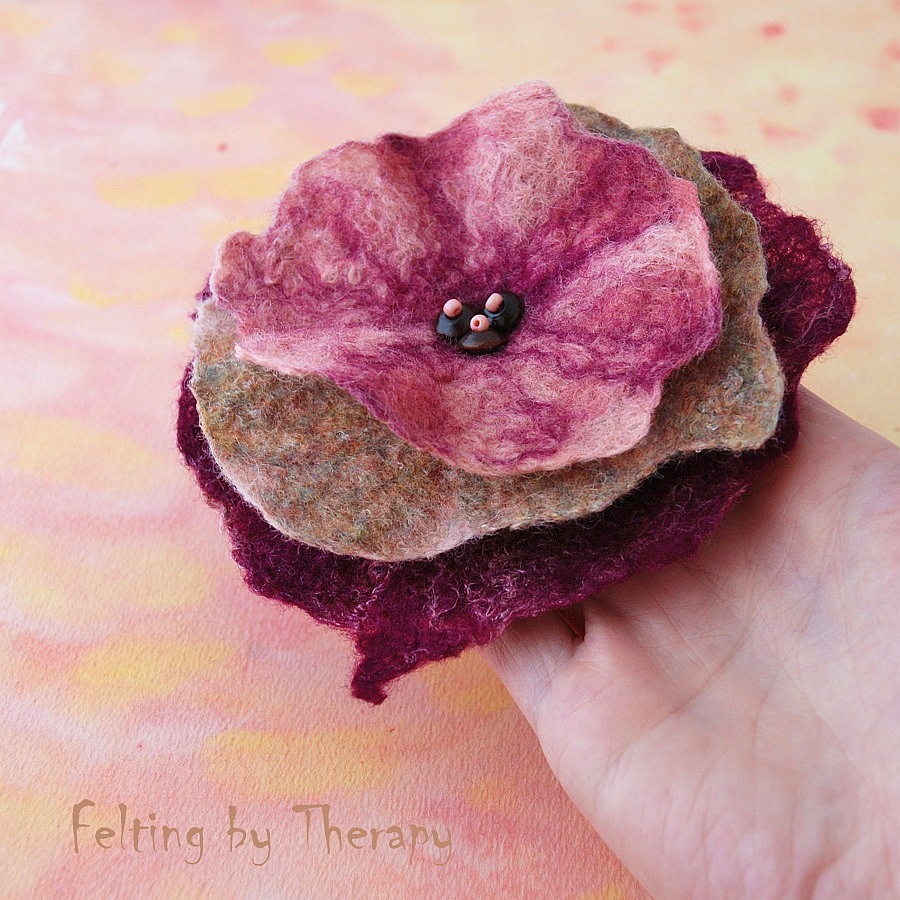 Trojitý kvítek hnědorůžový