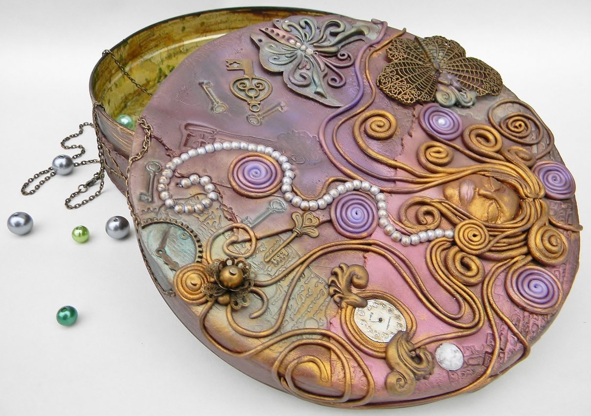 Šperkovnice s dámou