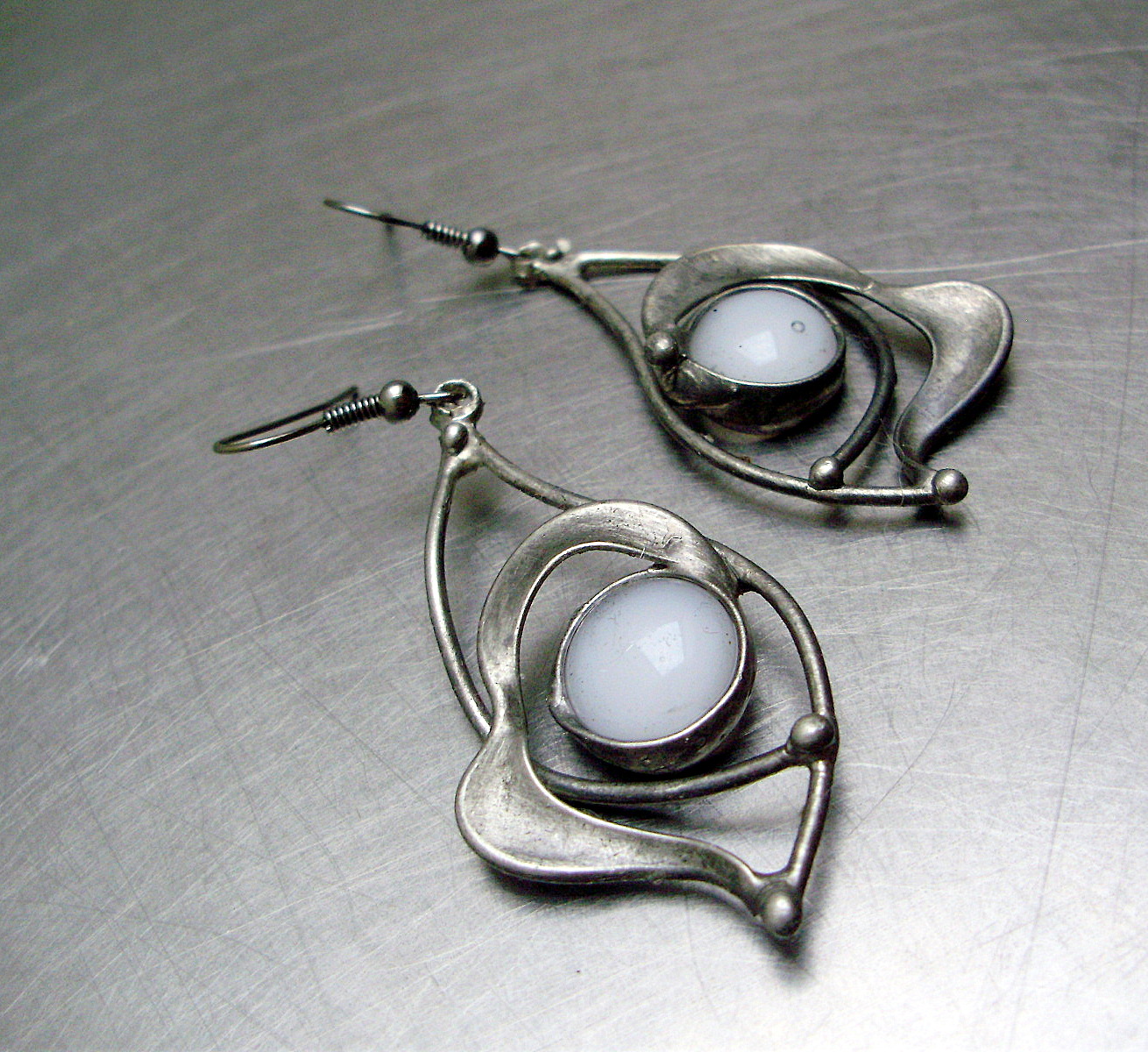 TÉMĚŘ SVATEBNÍ - NÁUŠNICE