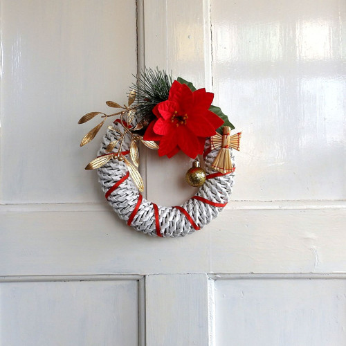 Věneček s vánoční hvězdou a jmelím