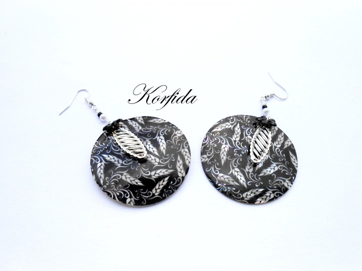 Náušnice perleť bílá, černá s oválkem (193/16)