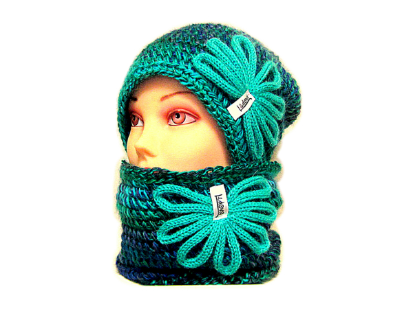 SOUPRAVA ČEPICE A NÁKRČNÍKU S APLIKACÍ