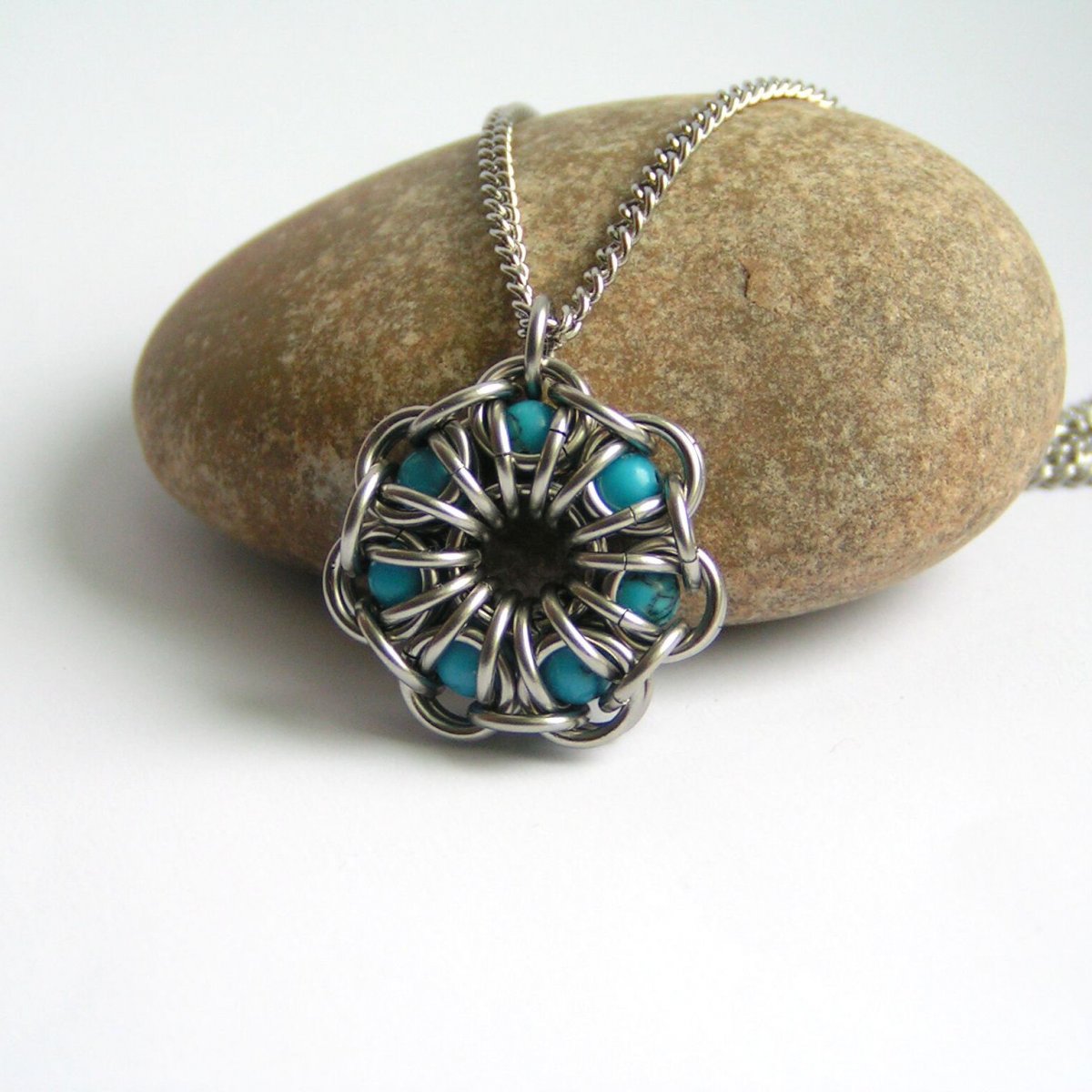 Zakletý tyrkenitový květ - přívěsek s řetízkem na krk