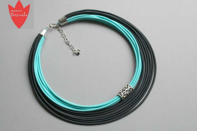 Náhrdelník © Za oroseným oknem den ...